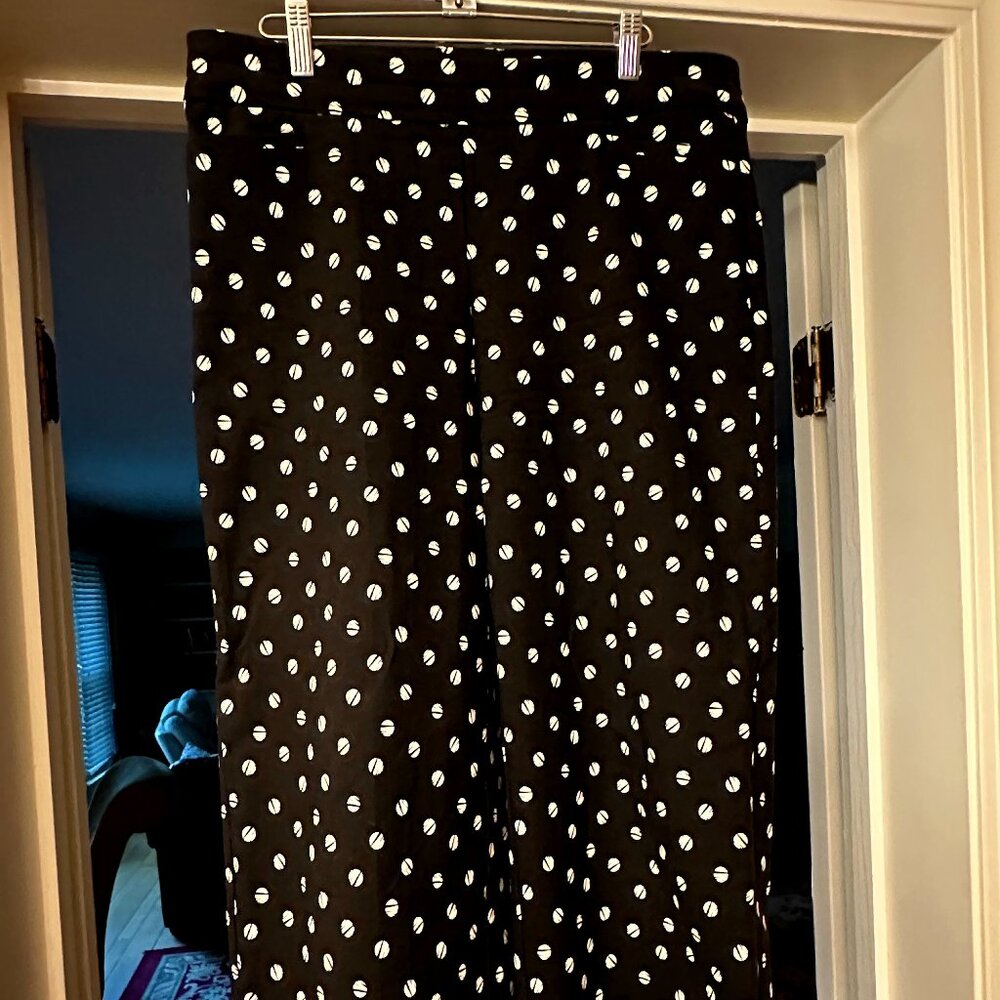 CHICO'S 3/4 LENGTH PANTS BLACK WITH WHITE DOTS